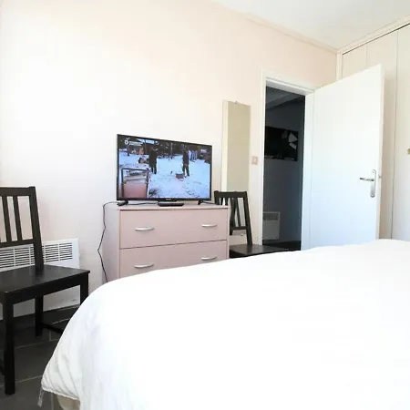 Spacieux T2 A Balaruc-les-bains, Cuisine Separee, Climatisation, Wifi, Proche Thermes - Fr-1-553-51 Apartment *