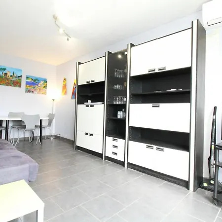 Spacieux T2 A Balaruc-les-bains, Cuisine Separee, Climatisation, Wifi, Proche Thermes - Fr-1-553-51 Apartment *