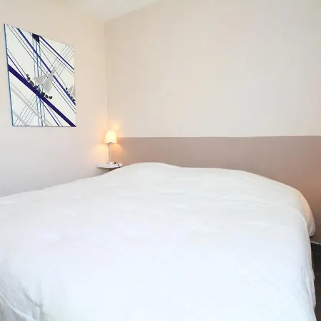 Spacieux T2 A Balaruc-les-bains, Cuisine Separee, Climatisation, Wifi, Proche Thermes - Fr-1-553-51 Apartment *