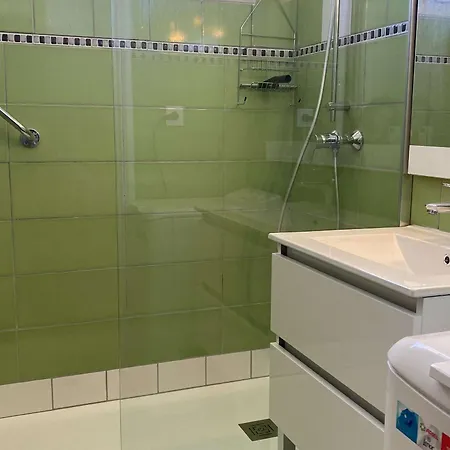 Spacieux T2 A Balaruc-les-bains, Cuisine Separee, Climatisation, Wifi, Proche Thermes - Fr-1-553-51